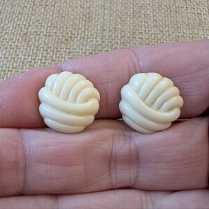 vintage Avon 1980 Fashion Luster cream acrylic knotted clip earrings